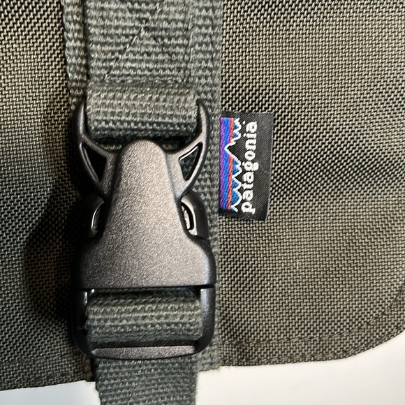 patagonia daily grind laptop bag Refugio Day Pack 32L in Black inch interior laptop sleeve Daily Grind Patagonia Worn